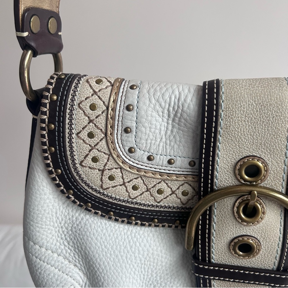 G063-10479 Coach SoHo White Pebbled Leather Whipstitch Soho Flap Bag - Picture 8 of 12